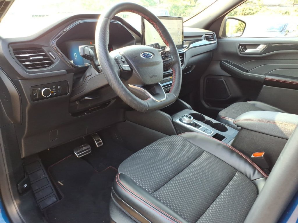 Used 2023 Ford Escape ST-Line w/ Tech Pack #1 AWD/4WD image 13