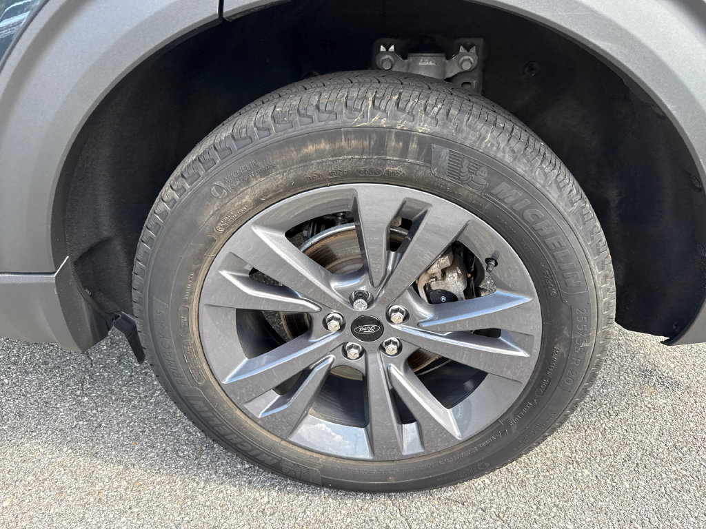 Used 2024 Ford Explorer XLT w/ Equipment Group 202A AWD/4WD image 19