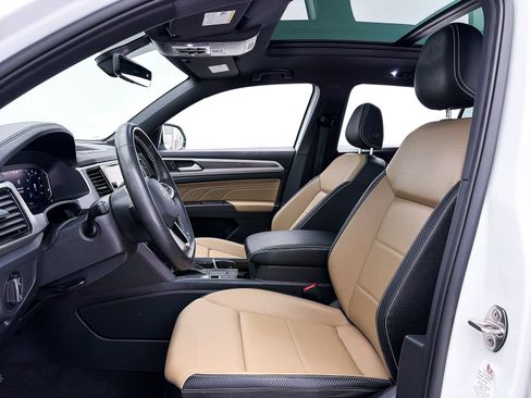 Used 2023 Volkswagen Atlas Cross Sport SE w/ Panoramic Sunroof Package FWD image 17