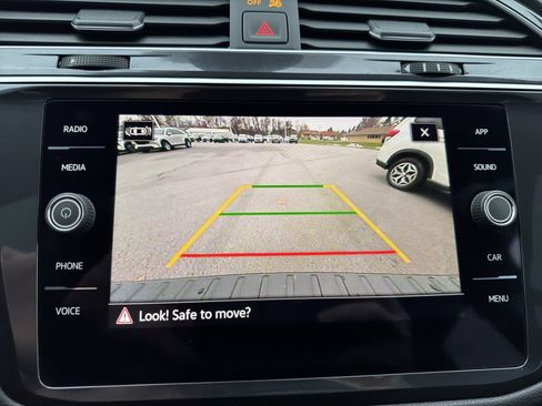 Used 2023 Volkswagen Tiguan SE R-Line image 17