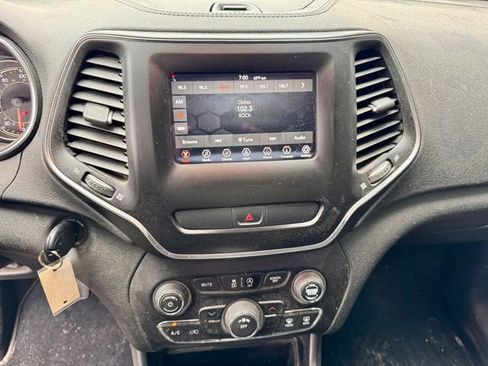Used 2020 Jeep Cherokee Latitude AWD/4WD image 13
