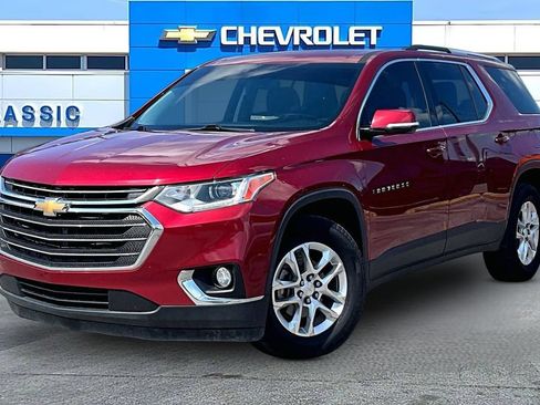 Used 2018 Chevrolet Traverse LT FWD image 2