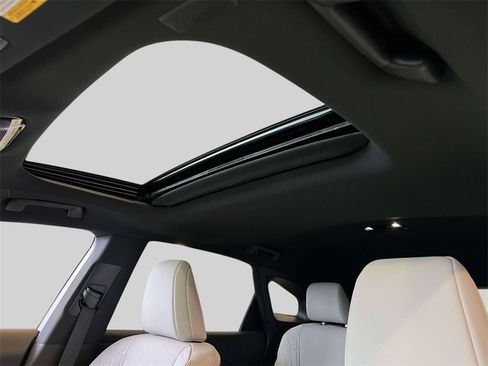 Certified 2025 Lexus RX 350h w/ Kick Sensor & Tow Package image 17