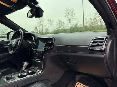Used 2019 Jeep Grand Cherokee Overland AWD/4WD image 20