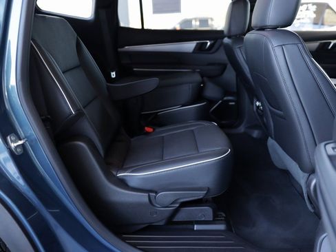 Used 2025 Buick Enclave Preferred image 33