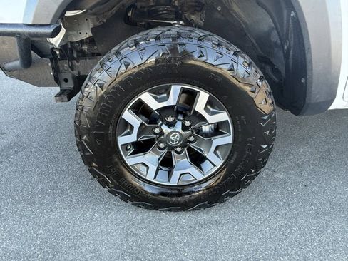 Used 2020 Toyota Tacoma TRD Off-Road image 11