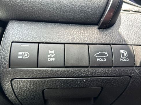 Used 2019 Toyota Camry SE FWD image 25