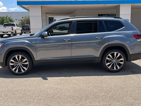 Used 2023 Volkswagen Atlas SE AWD/4WD image 4