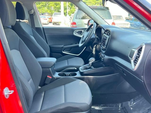 Certified 2025 Kia Soul LX w/ LX Technology Package FWD image 16