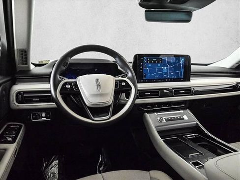 Used 2025 Lincoln Aviator AWD w/ Equipment Group 101A image 19