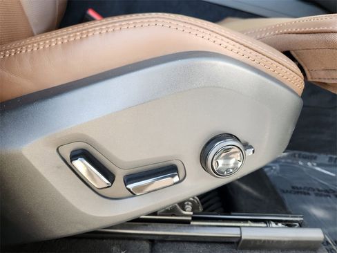 Used 2023 Volvo XC60 T8 Ultimate image 20