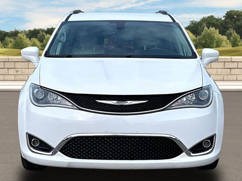 Used 2017 Chrysler Pacifica Touring-L Plus FWD image 3