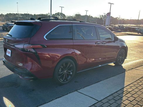 Certified 2023 Toyota Sienna XSE image 5