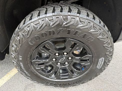 Used 2023 Chevrolet Silverado 1500 ZR2 w/ Technology Package image 12