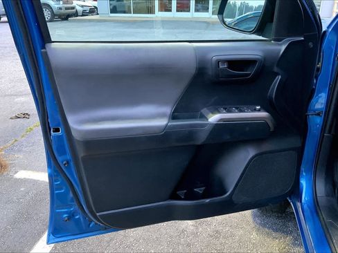 Used 2018 Toyota Tacoma SR5 AWD/4WD image 21