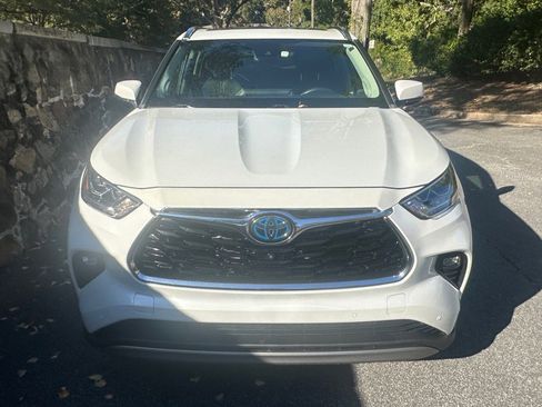 Used 2022 Toyota Highlander Platinum image 3