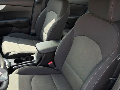Used 2023 Kia Forte LXS w/ LXS Technology Package FWD image 18