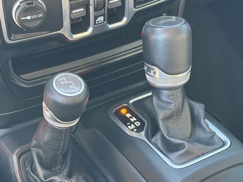 Used 2022 Jeep Wrangler Unlimited Sahara image 25