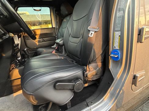 Used 2018 Jeep Wrangler Unlimited Sport S AWD/4WD image 7