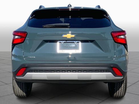 Certified 2025 Chevrolet Trax LT w/ Driver Confidence Package image 5