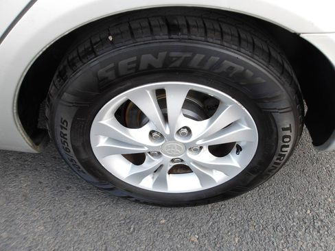 Used 2004 Toyota Camry XLE FWD image 19