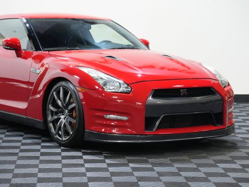 Used 2013 Nissan GT-R Premium image 9