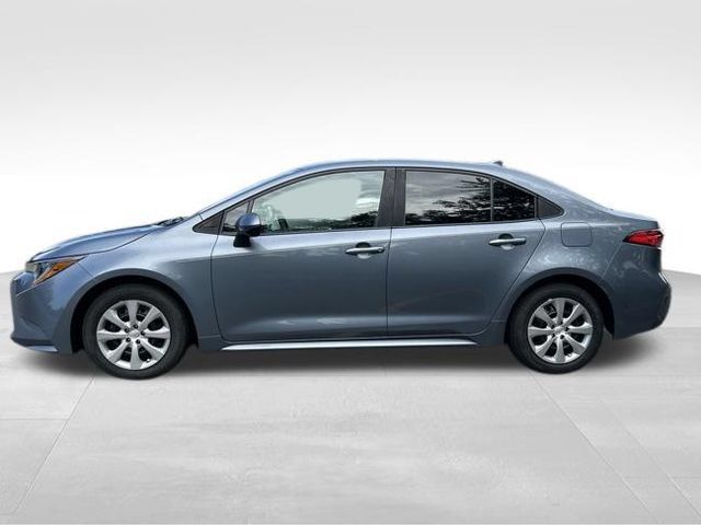 Used 2020 Toyota Corolla LE FWD image 2
