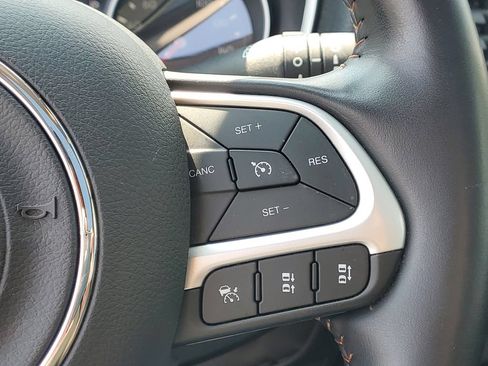 Used 2021 Jeep Compass Limited w/ Sun and Sound Group AWD/4WD image 11