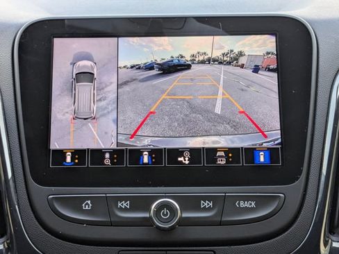 Used 2023 Chevrolet Equinox RS FWD image 24