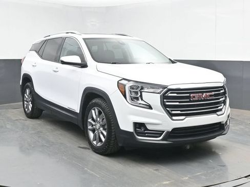 Used 2022 GMC Terrain SLT w/ Infotainment Package II FWD image 2