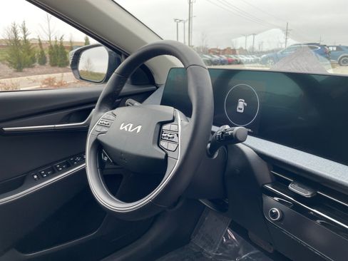 Used 2024 Kia EV6 Light image 25