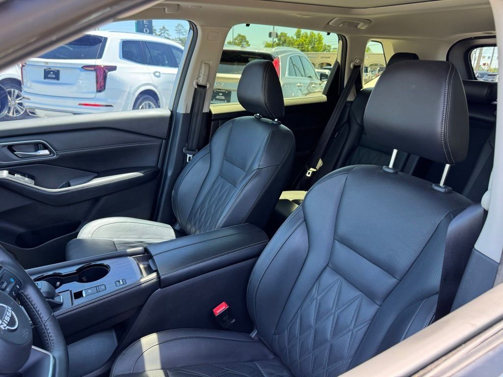 Used 2024 Nissan Rogue Platinum w/ Platinum Premium Package FWD image 8