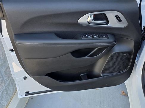 New 2026 Chrysler Pacifica Limited w/ Uconnect Theater Family Group AWD/4WD image 43