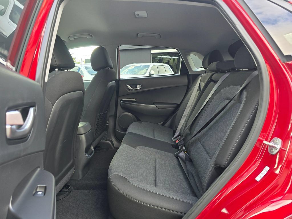 Used 2023 Hyundai Kona SE FWD image 15