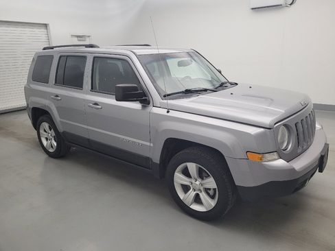Used 2014 Jeep Patriot Latitude FWD image 11