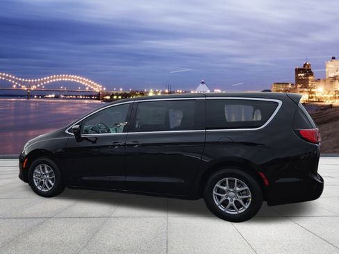 New 2026 Chrysler Voyager LX image 3