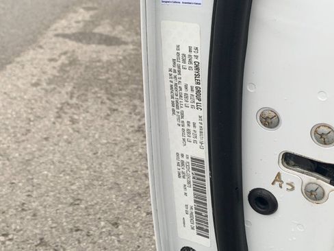 Used 2014 Dodge Challenger SRT8 image 31