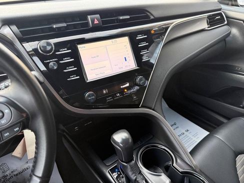 Used 2018 Toyota Camry SE image 25