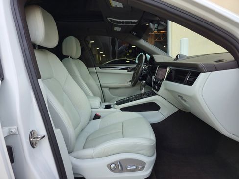 Used 2019 Porsche Macan S AWD/4WD image 23