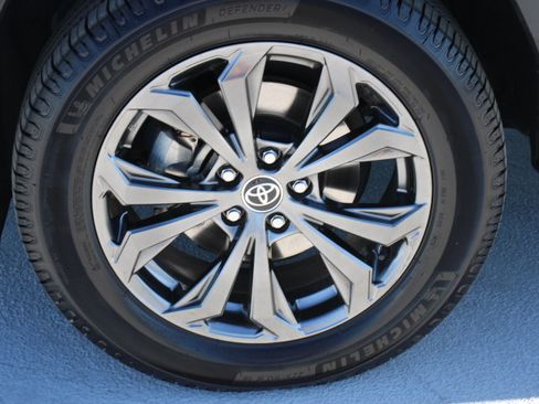 Certified 2023 Toyota RAV4 XLE Premium image 9