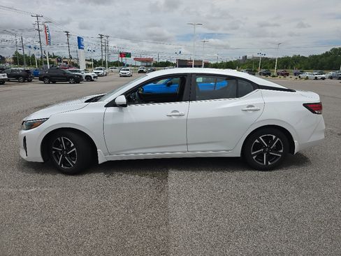 Used 2024 Nissan Sentra SV FWD image 11