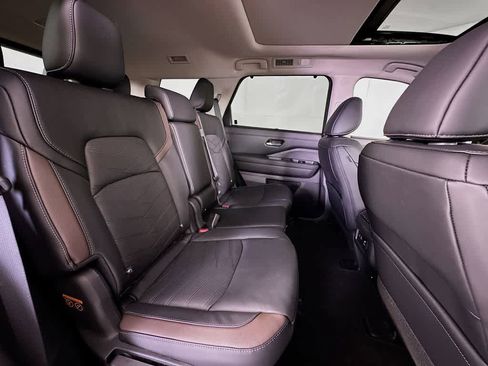 Used 2025 Nissan Pathfinder Platinum w/ Cargo Package image 33