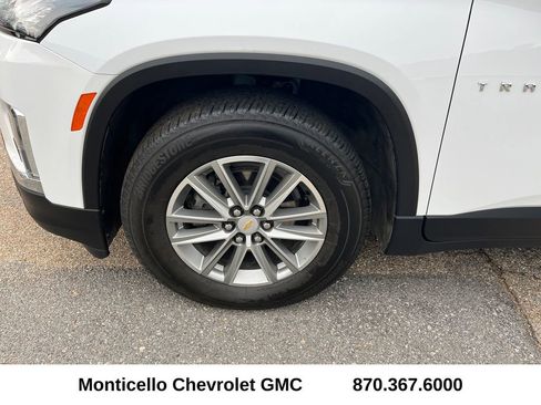 Certified 2023 Chevrolet Traverse LT FWD image 28