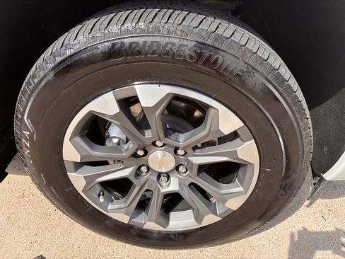 Used 2023 Chevrolet Silverado 1500 High Country w/ Technology Package image 2