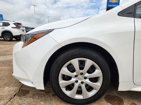 Used 2024 Toyota Corolla LE FWD image 9
