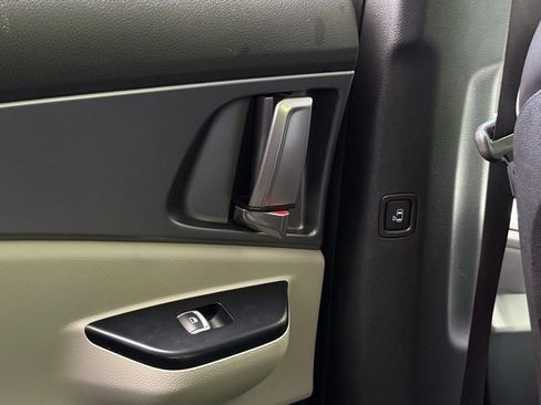 Used 2024 Kia Carnival LX FWD image 34