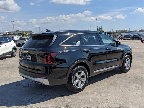 Certified 2025 Kia Sorento LX image 9