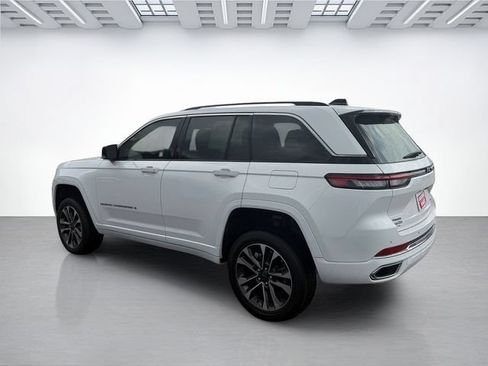 Used 2023 Jeep Grand Cherokee Overland w/ Luxury Tech Group IV AWD/4WD image 8
