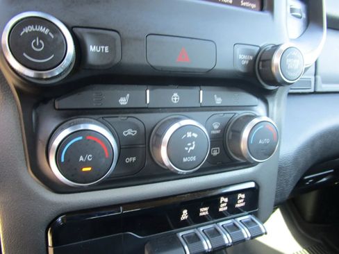 Used 2020 RAM 1500 Big Horn AWD/4WD image 14