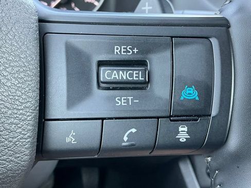 Used 2025 Nissan Rogue SV FWD image 27